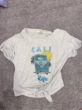 Kids Light Gray 'Cali Life' Graphic Tie-Front Tee - Blue & Yellow Print